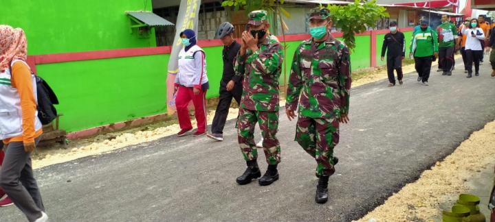 Bersama Warga Ngrancang, Anggota TMMD Bojonegoro Ikuti Giat Penutupan Program